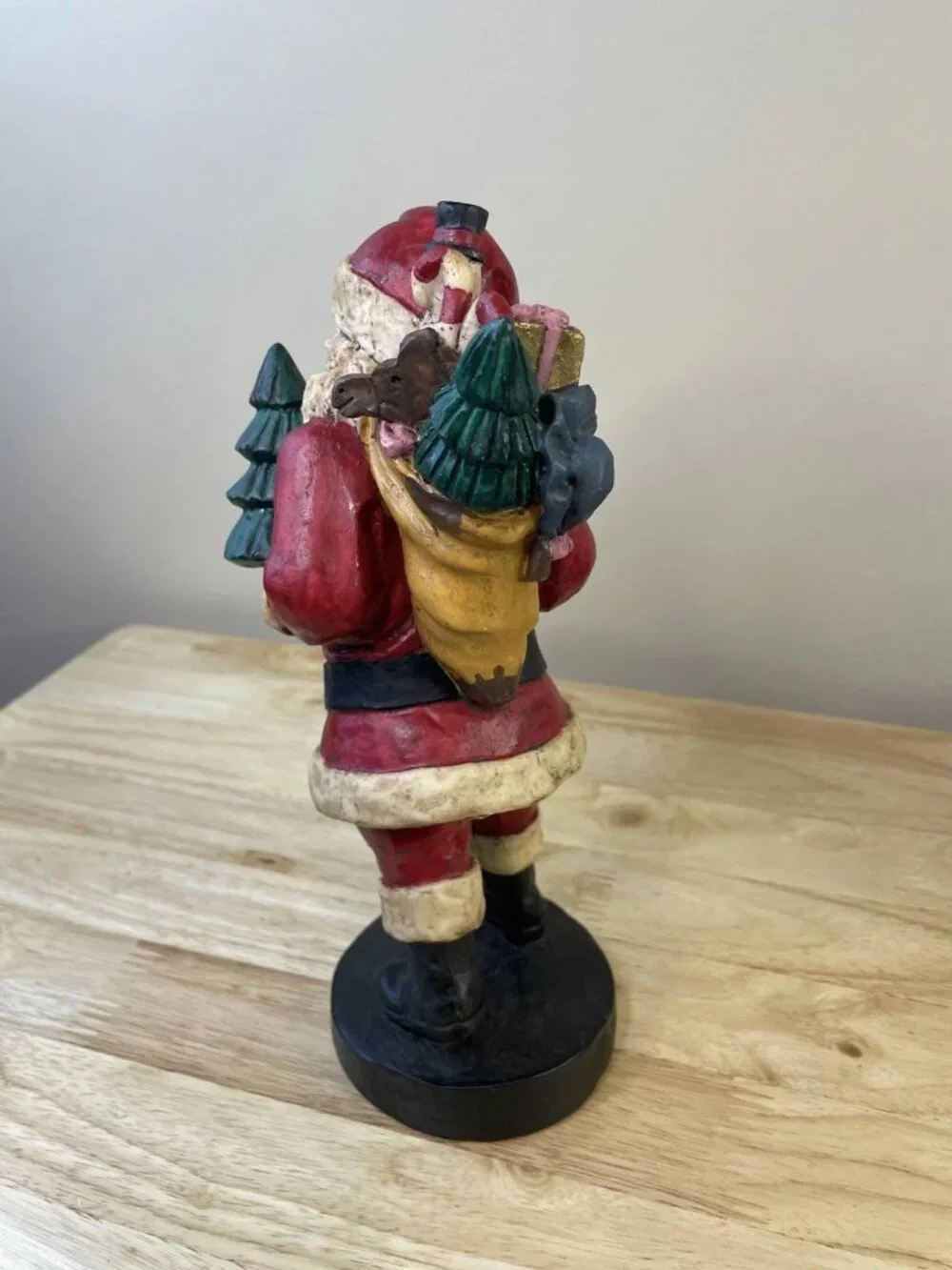 Vintage Windsor Collection Santa Claus Figurine Resin Christmas Decor w/ Box